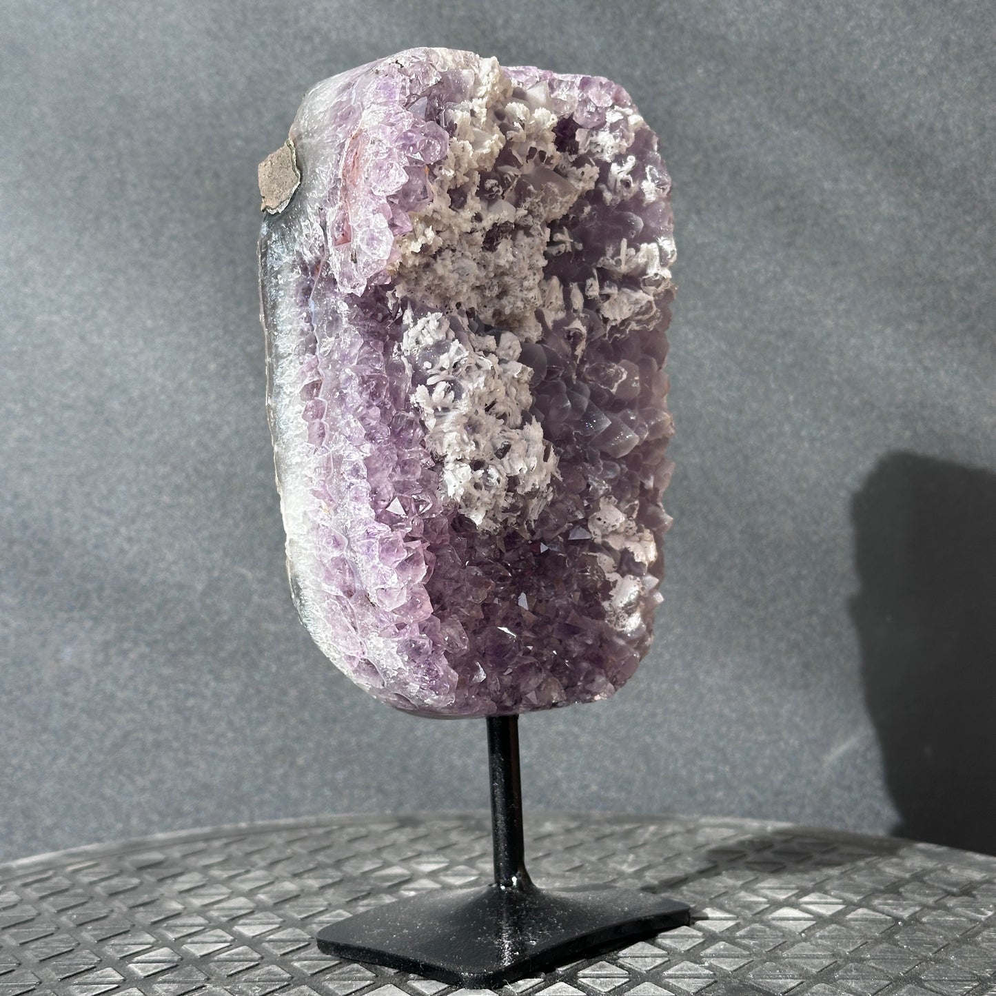 Collector Grade Brazilian Amethyst – Calcite Coexistence with Soft Sugar Texture