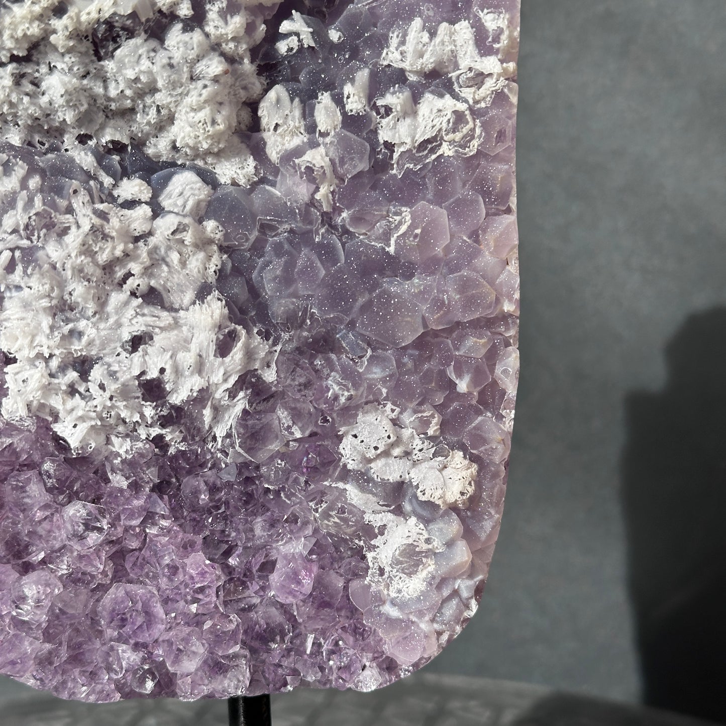 Collector Grade Brazilian Amethyst – Calcite Coexistence with Soft Sugar Texture