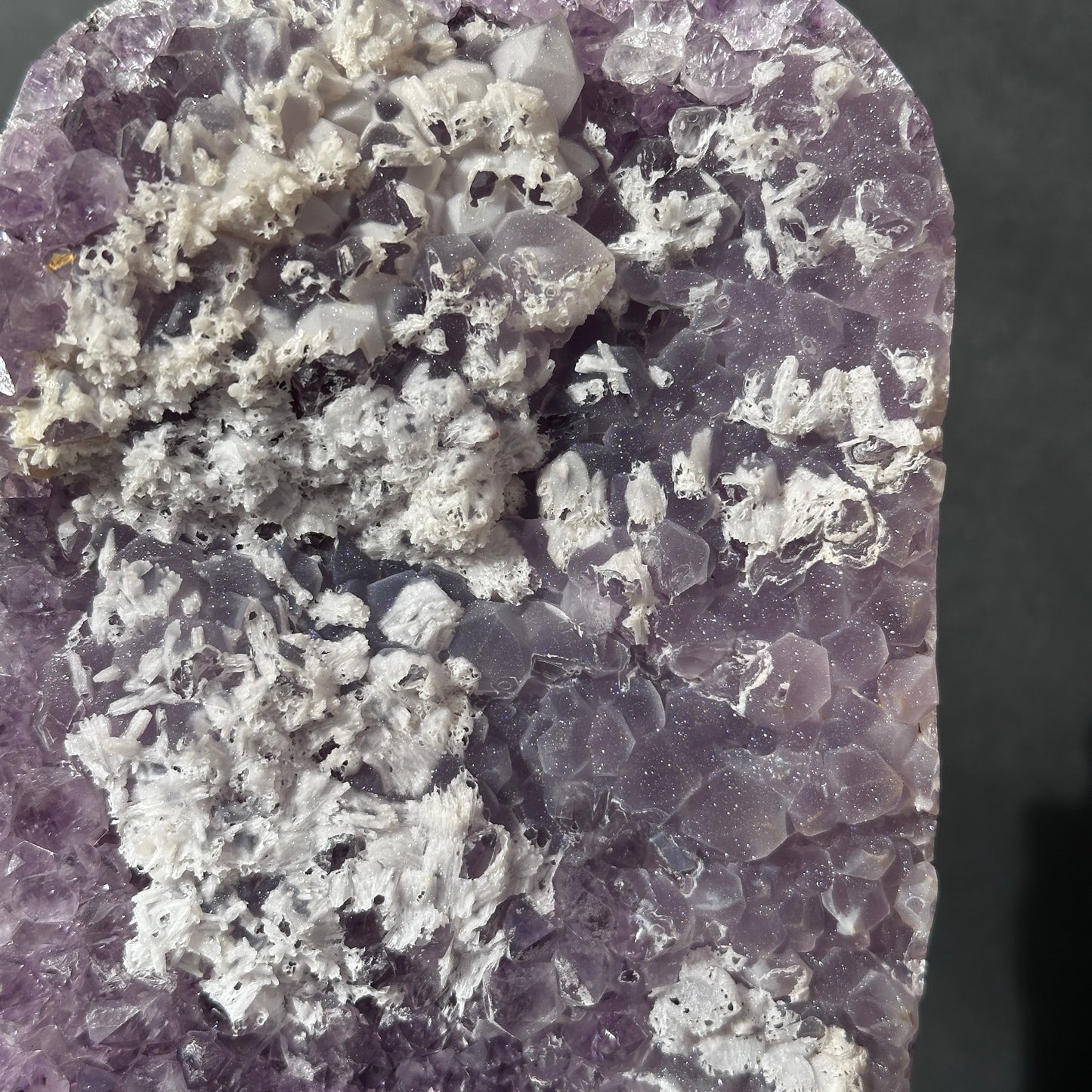 Collector Grade Brazilian Amethyst – Calcite Coexistence with Soft Sugar Texture