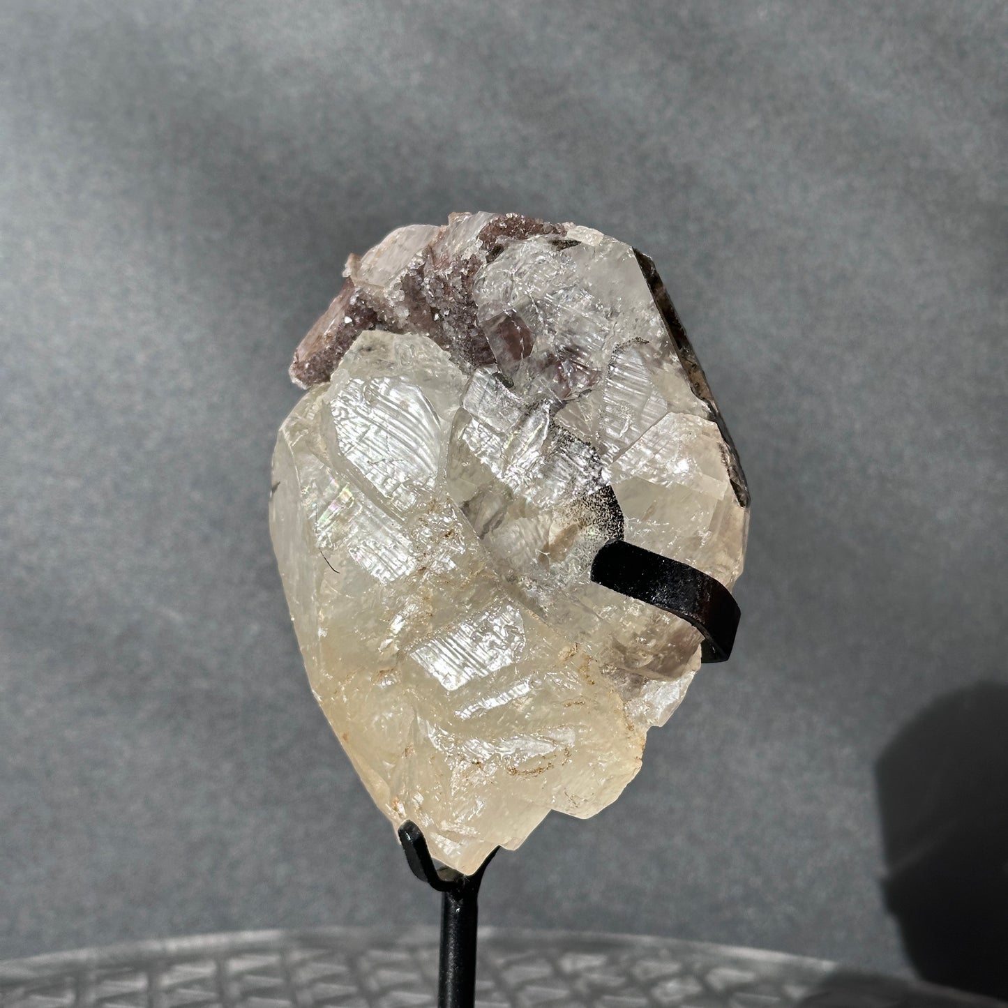 Collector Grade Brazilian Amethyst – Calcite Coexistence with Sugar Texture