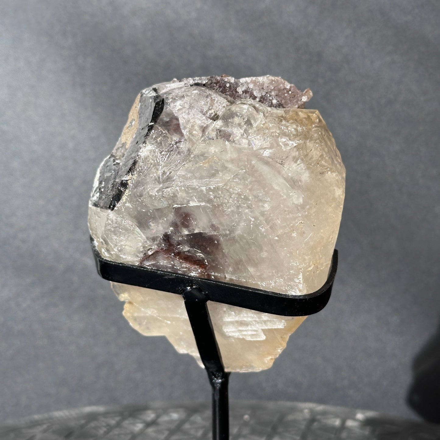 Collector Grade Brazilian Amethyst – Calcite Coexistence with Sugar Texture