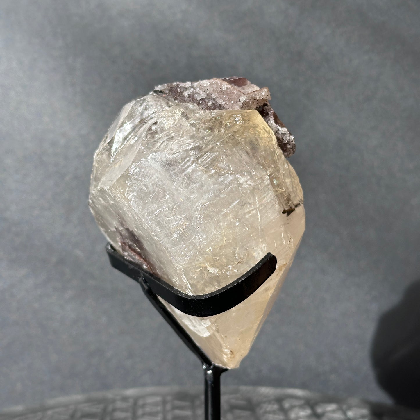 Collector Grade Brazilian Amethyst – Calcite Coexistence with Sugar Texture