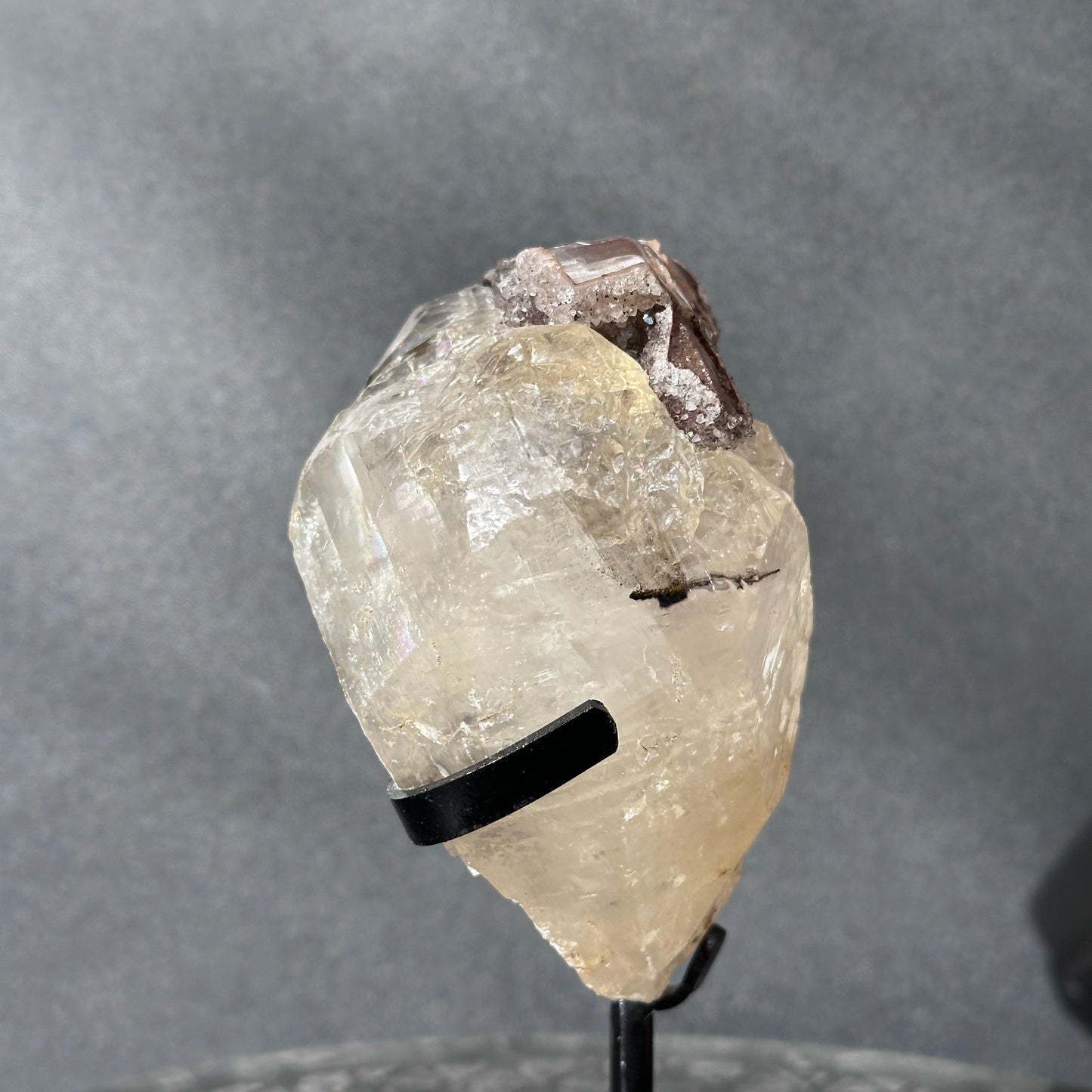 Collector Grade Brazilian Amethyst – Calcite Coexistence with Sugar Texture