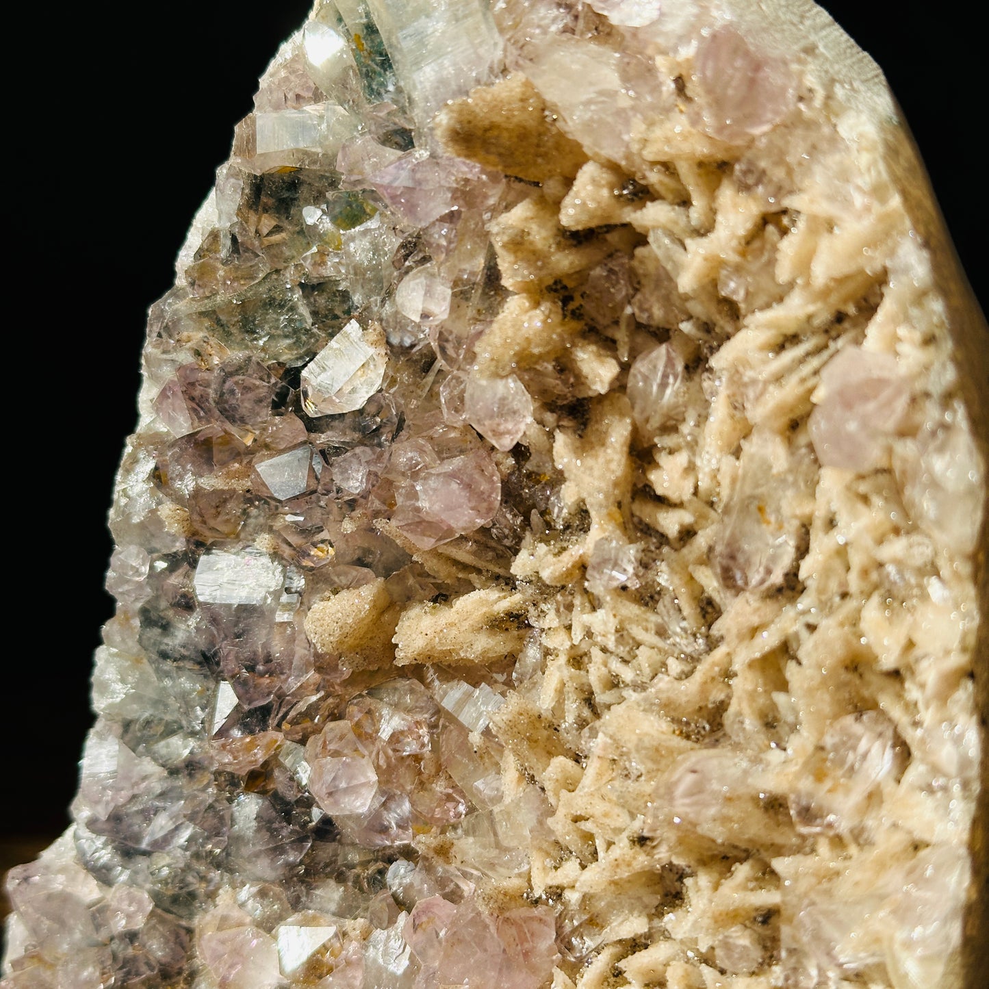 Collector Grade Brazilian Amethyst Cluster – Calcite Coexistence with Sugar Texture