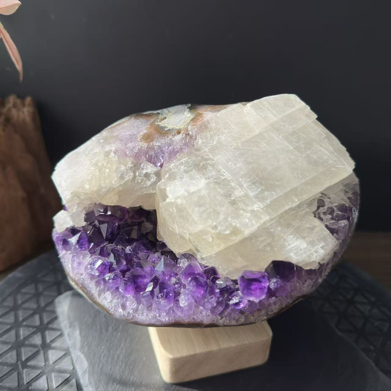 Uruguayan Amethyst with Calcite Coexisting Rough Stone