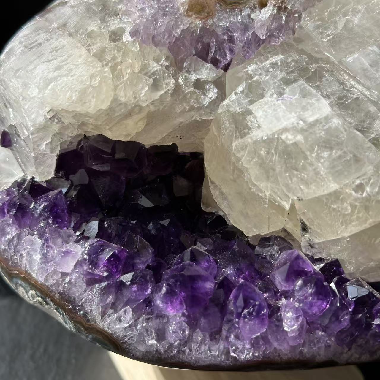 Uruguayan Amethyst with Calcite Coexisting Rough Stone