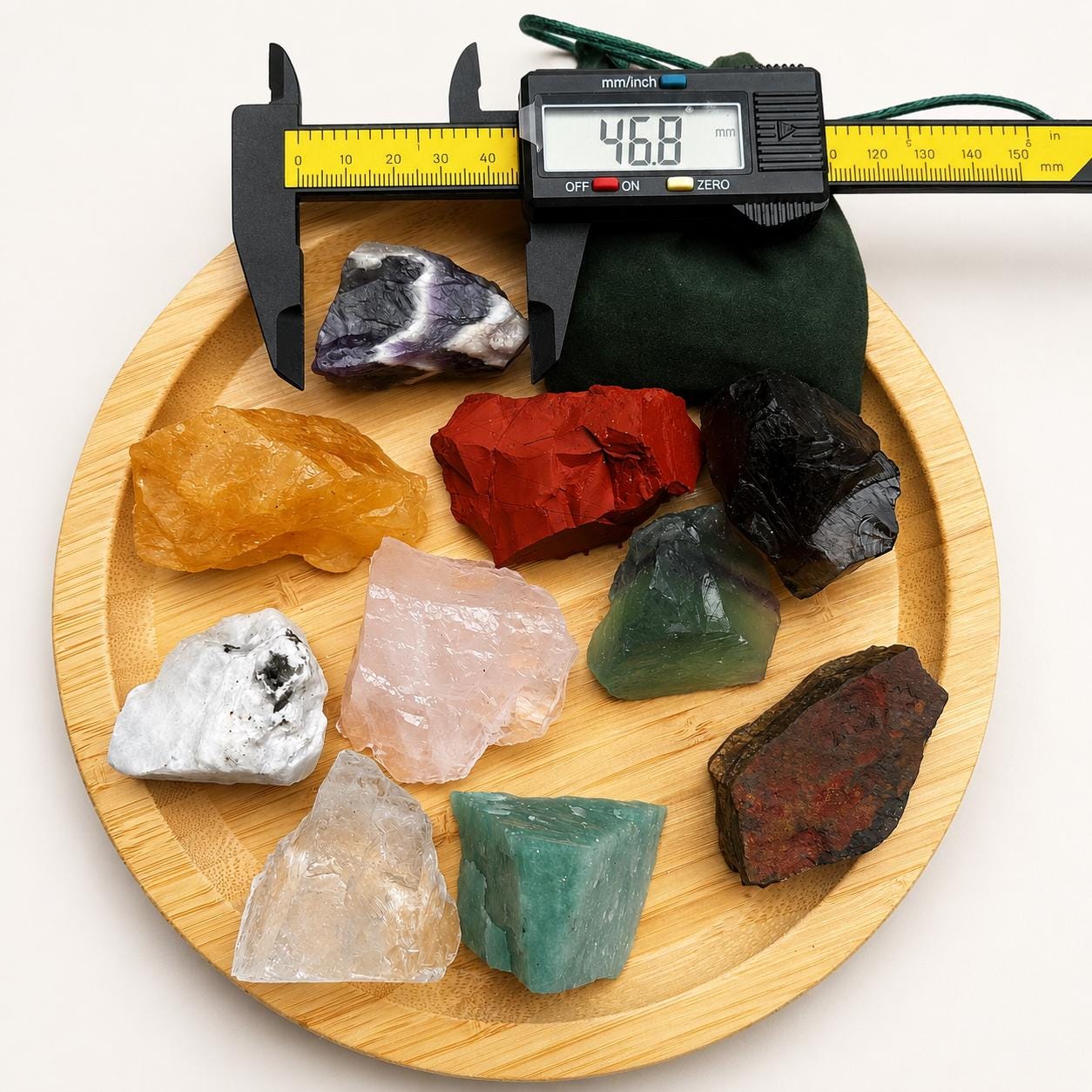 Large Beginner Crystal Kit, 10 Raw Crystals Set, Natural Mixed Stone Collection with Bamboo Tray, 1kg Crystal Gift Set