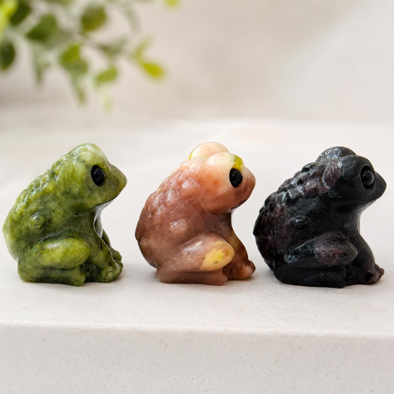 Cute Crystal Frog Carving, Peach Blossom Jade Xiuyan Jade Black Obsidian Mini Frog Figurine, Small Animal Gift