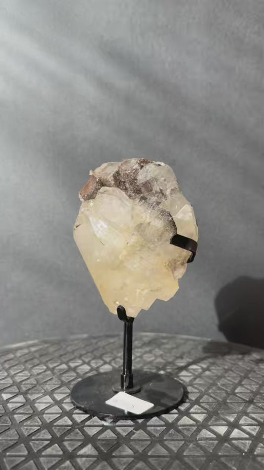 Collector Grade Brazilian Amethyst – Calcite Coexistence with Sugar Texture